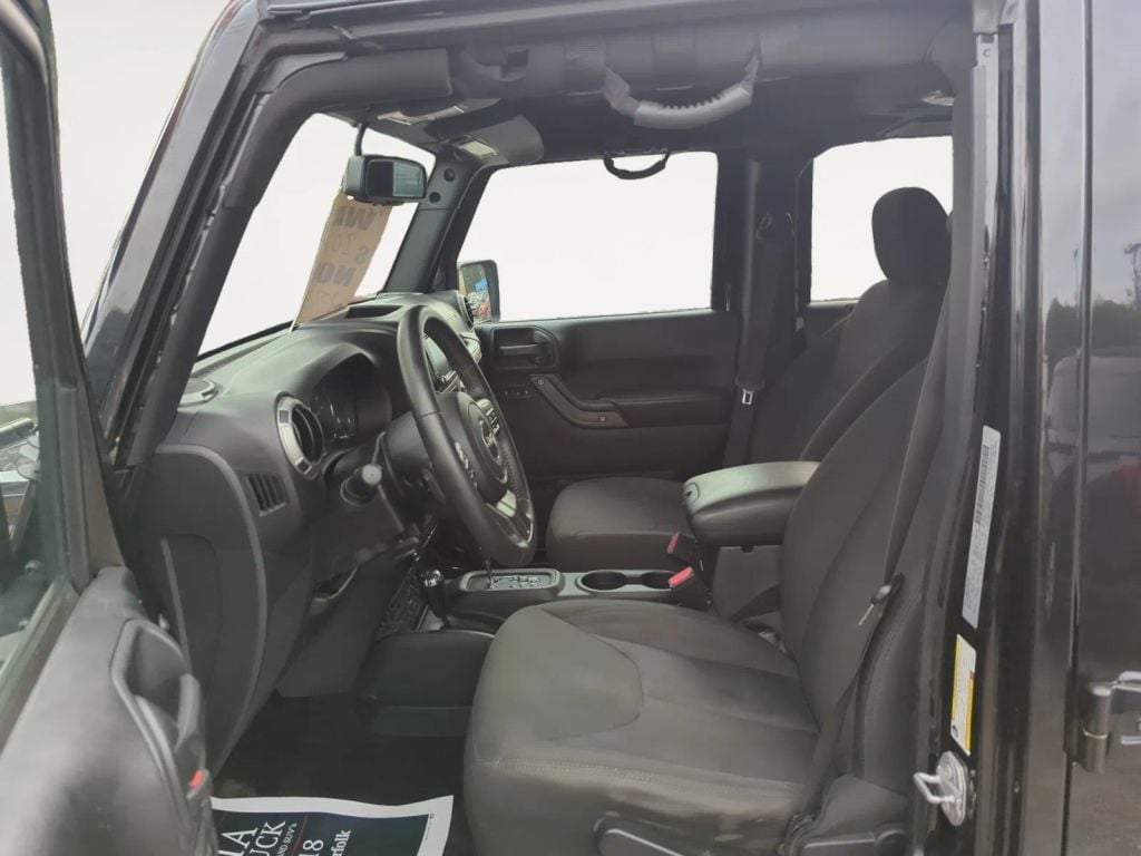 Pre-Owned 2017 JEEP WRANGLER UNLIMITED SPORT SUV 4D - photo - 2