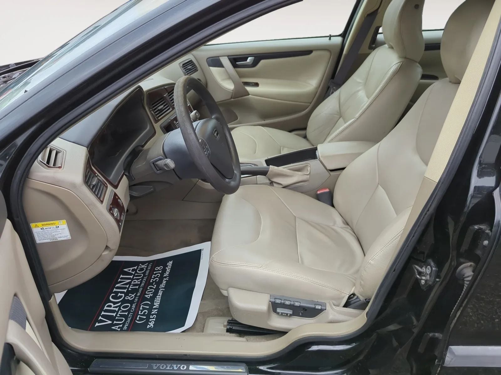 Pre-Owned 2002 Volvo S60 Sedan 4D - photo - 5