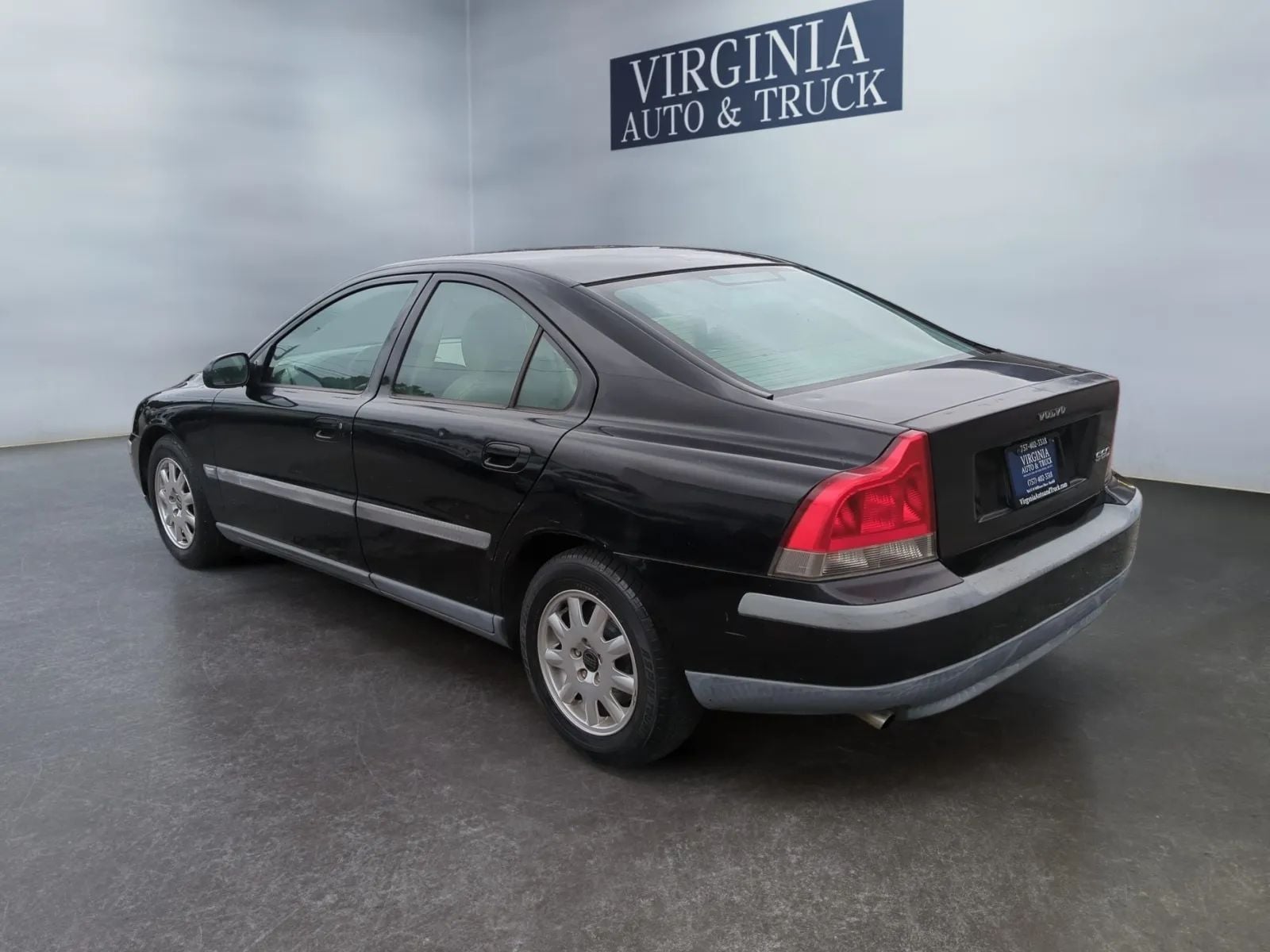 Pre-Owned 2002 Volvo S60 Sedan 4D - photo - 8