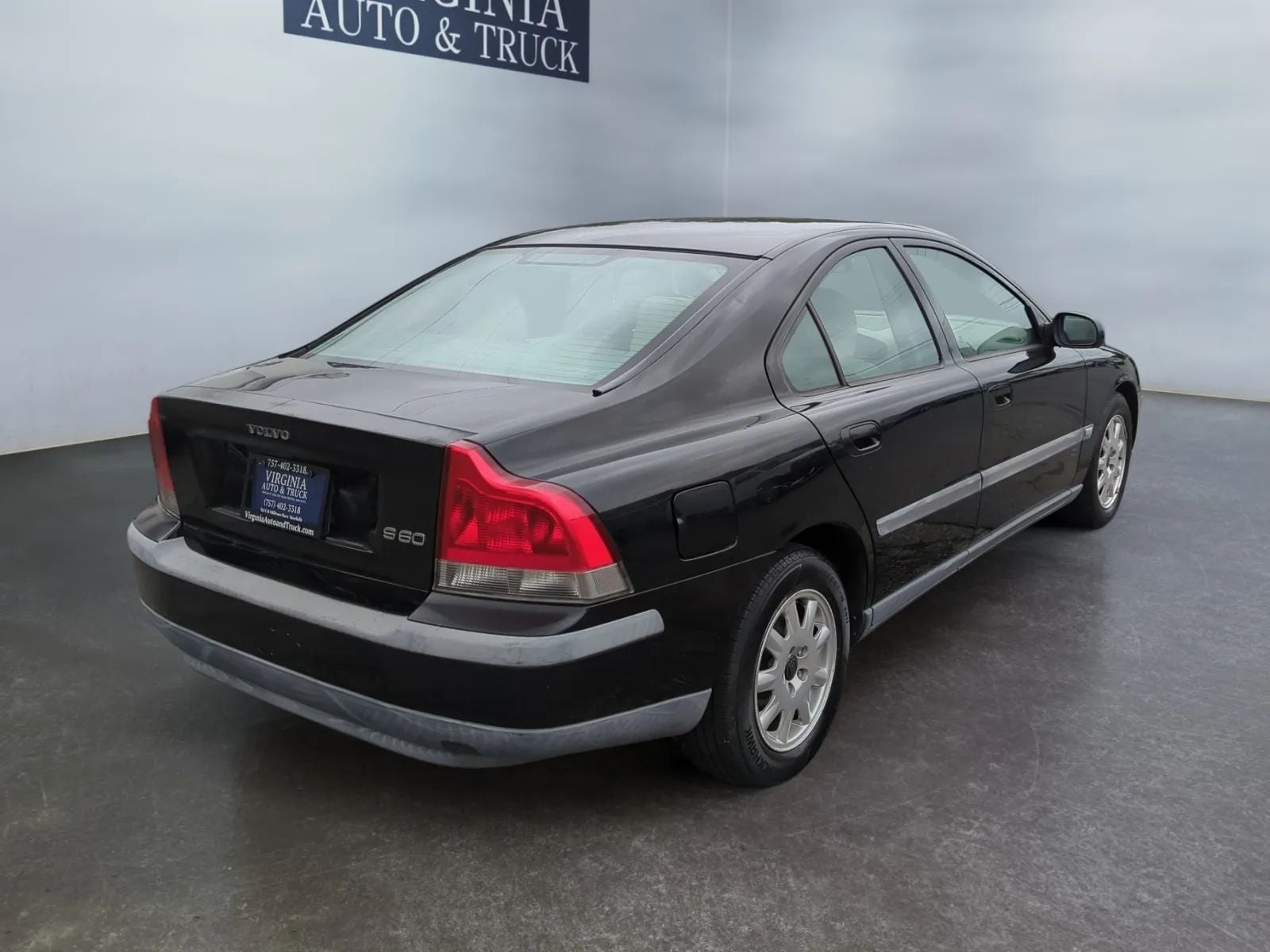 Pre-Owned 2002 Volvo S60 Sedan 4D - photo - 9