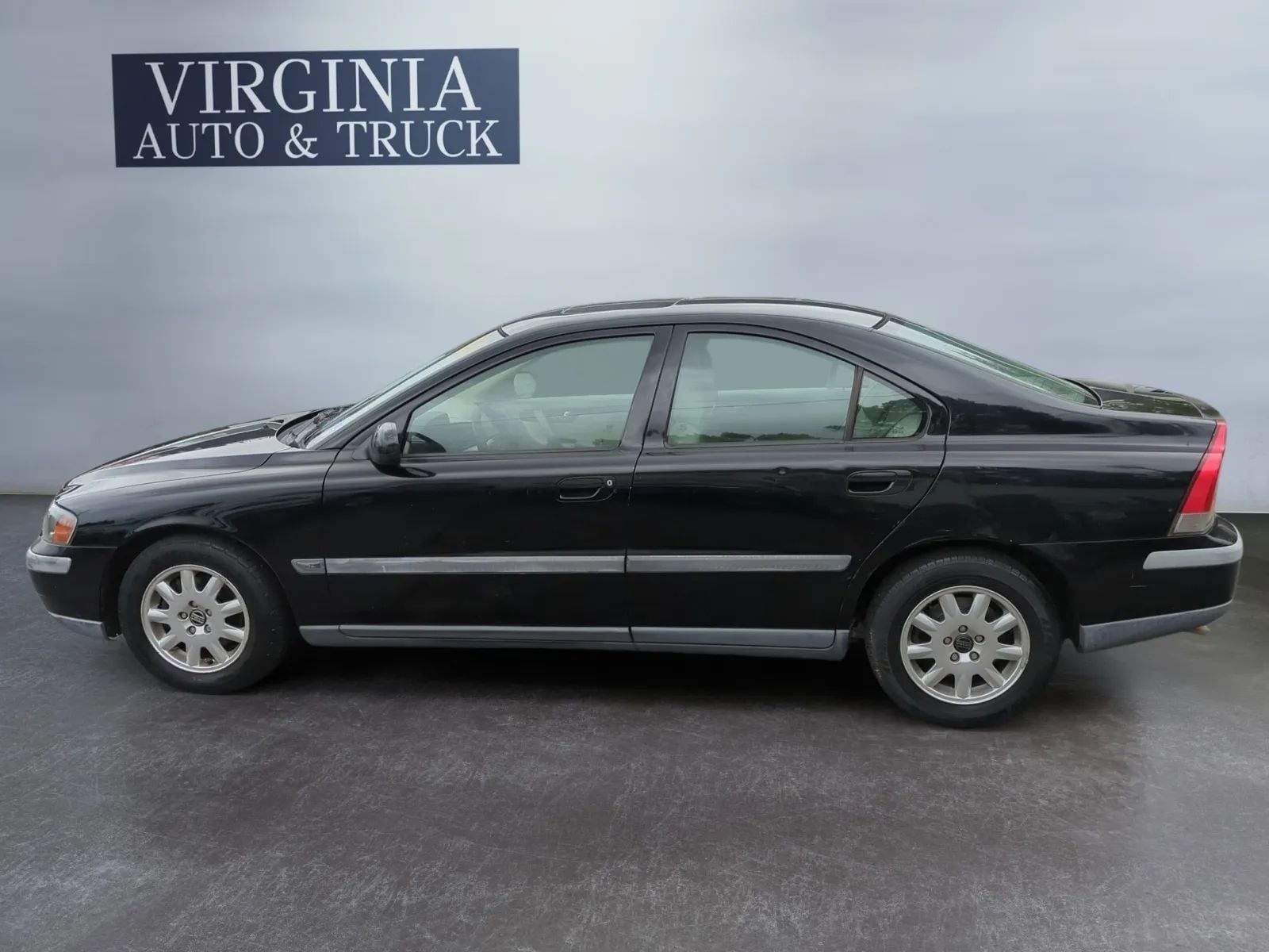 Pre-Owned 2002 Volvo S60 Sedan 4D - photo - 11
