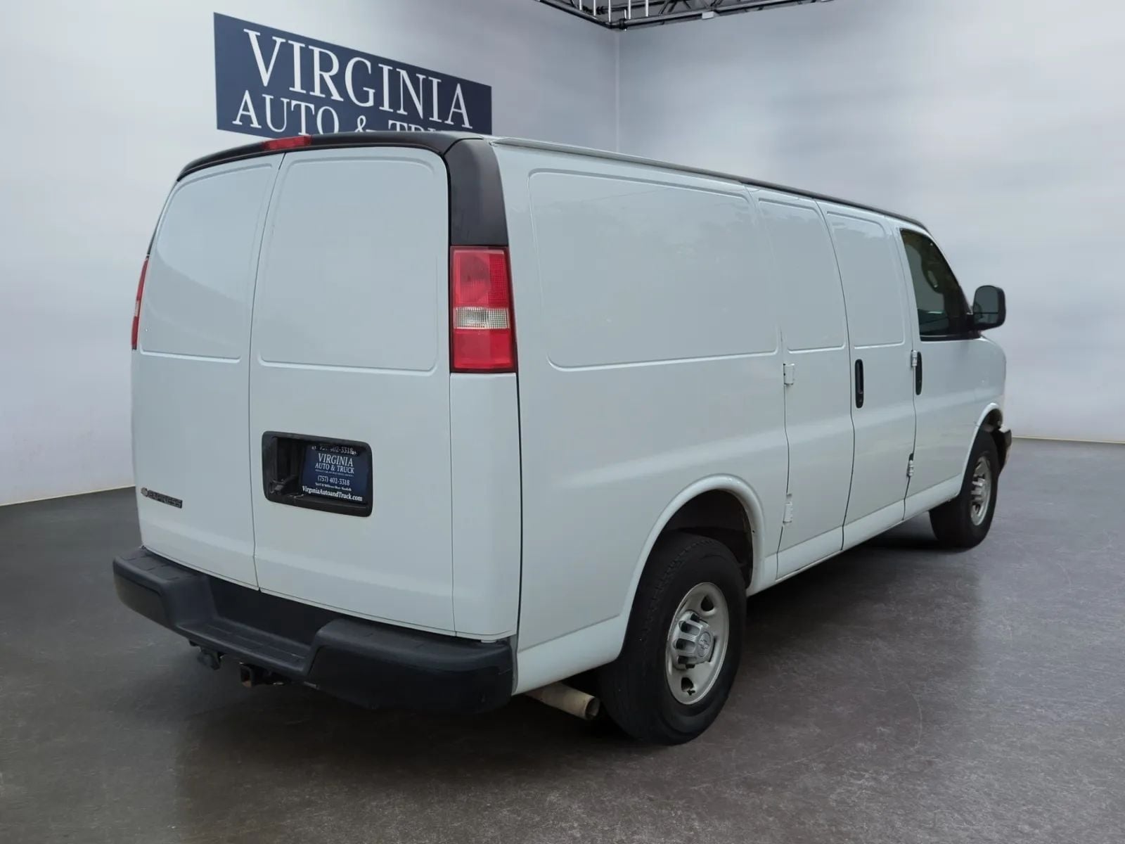 Pre-Owned 2019 Chevrolet Express 2500 Cargo Van 3D - photo - 7