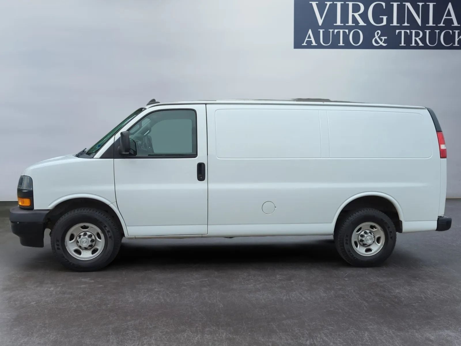 Pre-Owned 2019 Chevrolet Express 2500 Cargo Van 3D - photo - 10