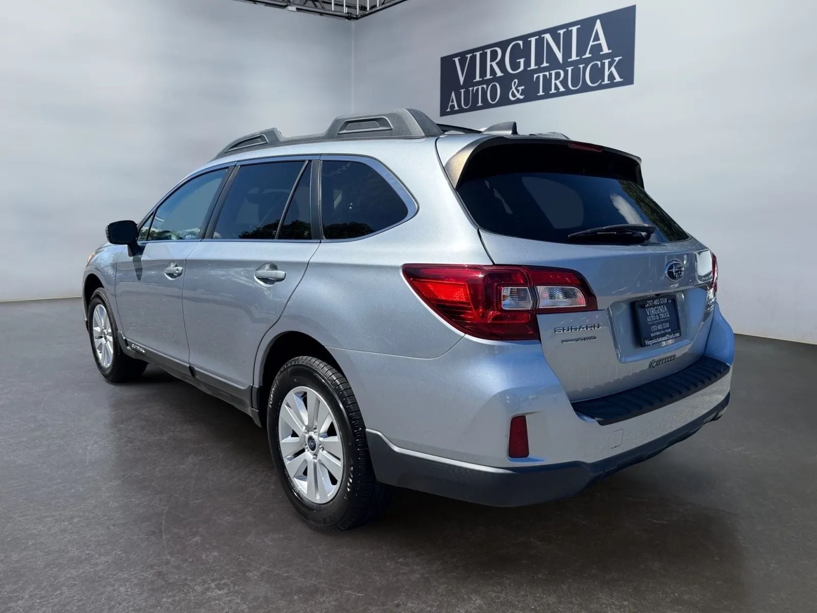 Pre-Owned 2017 Subaru Outback 2.5i Premium Wagon 4D - photo - 6
