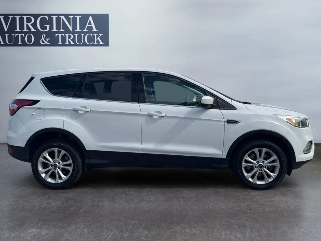 Pre-Owned 2017 FORD ESCAPE SE SPORT UTILITY 4D - photo - 8