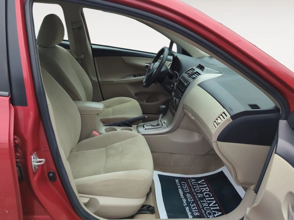 Pre-Owned 2012 TOYOTA COROLLA LE SEDAN 4D - photo - 4