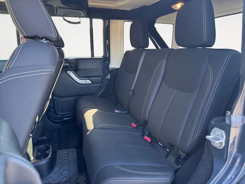 Pre-Owned 2017 JEEP WRANGLER UNLIMITED RUBICON SPORT UTILITY 4D - photo - 4