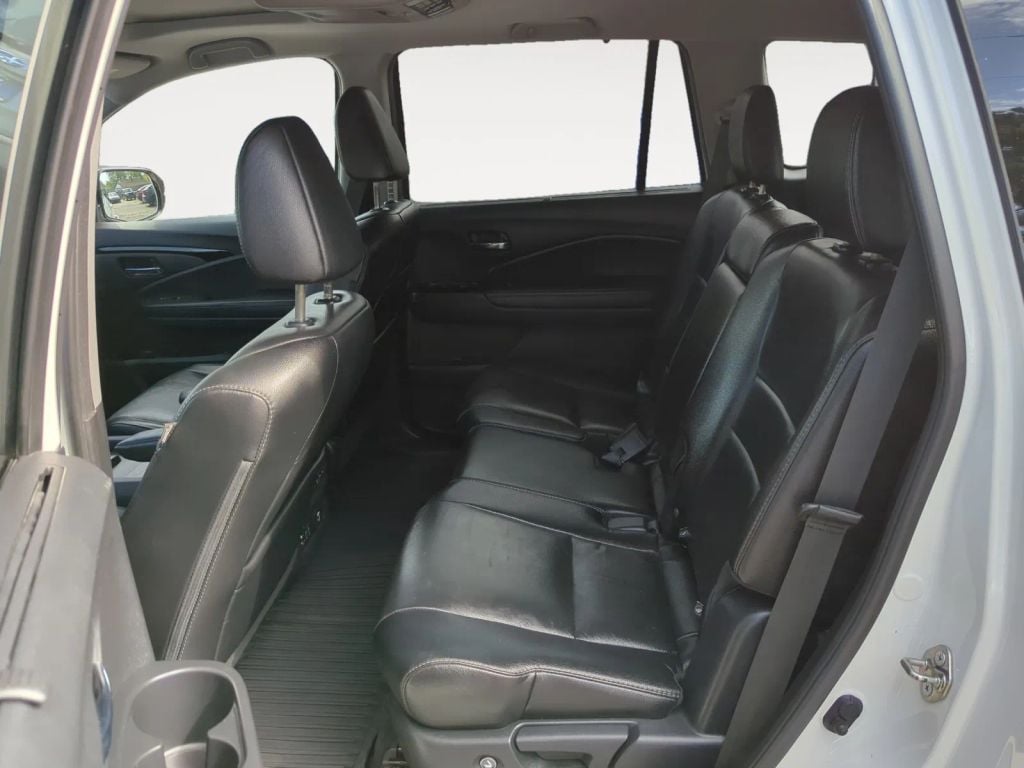 Pre-Owned 2017 HONDA PILOT TOURING SPORT UTILITY 4D - photo - 3