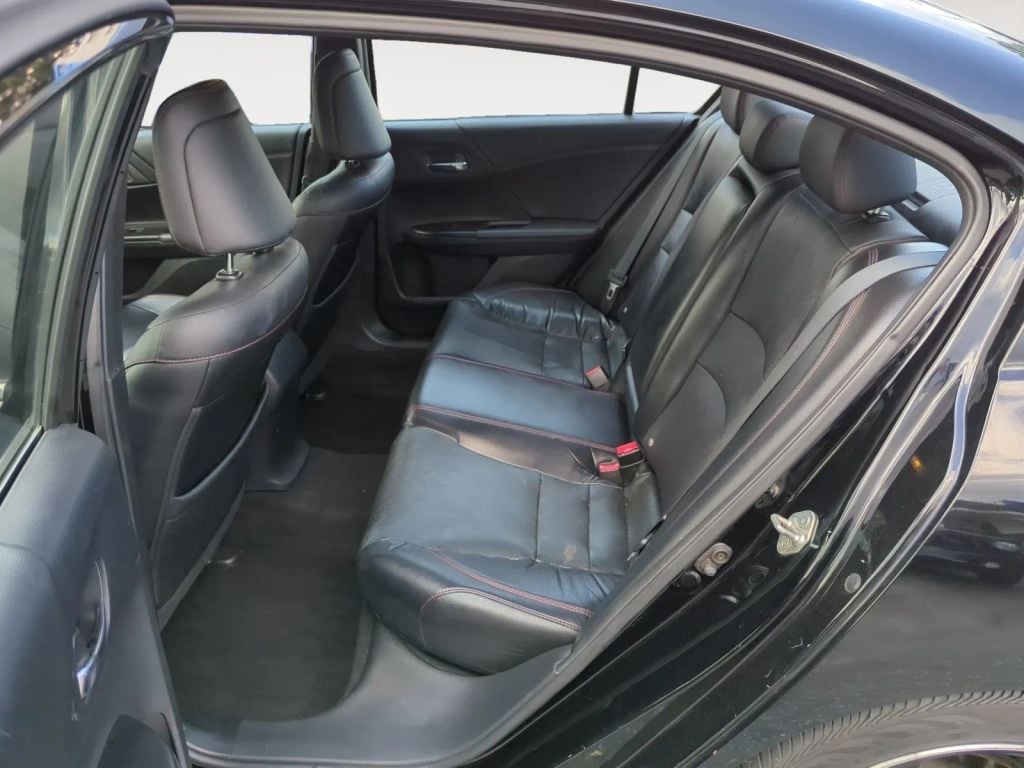 Pre-Owned 2017 HONDA ACCORD SPORT SE SEDAN 4D - photo - 3