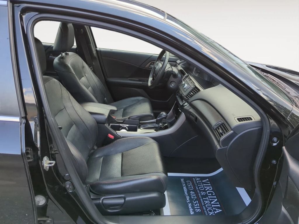 Pre-Owned 2017 HONDA ACCORD SPORT SE SEDAN 4D - photo - 4