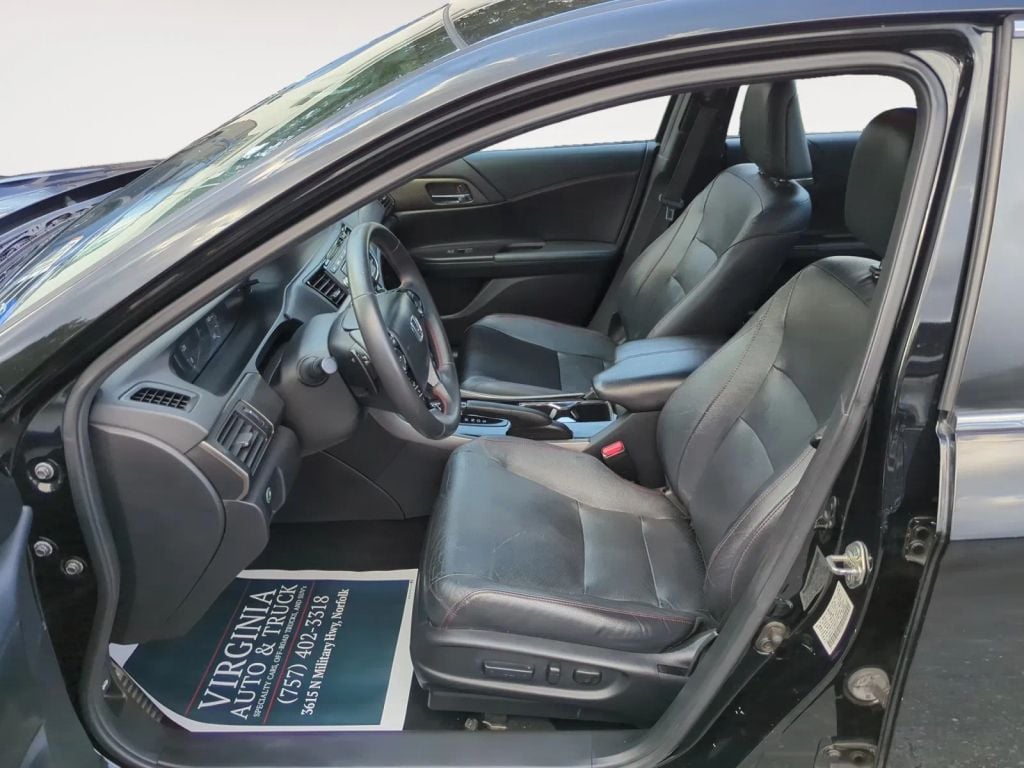 Pre-Owned 2017 HONDA ACCORD SPORT SE SEDAN 4D - photo - 2